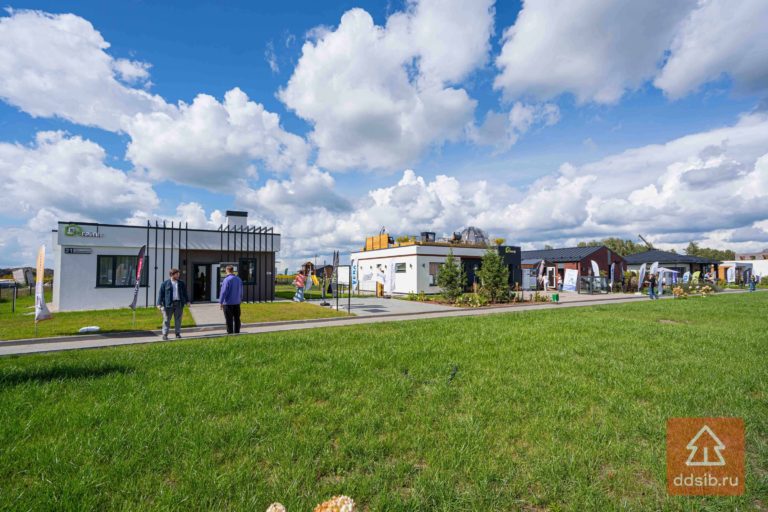 Камины, лапомойки и подсветка: что посмотреть на осенней Open Village Сибирь